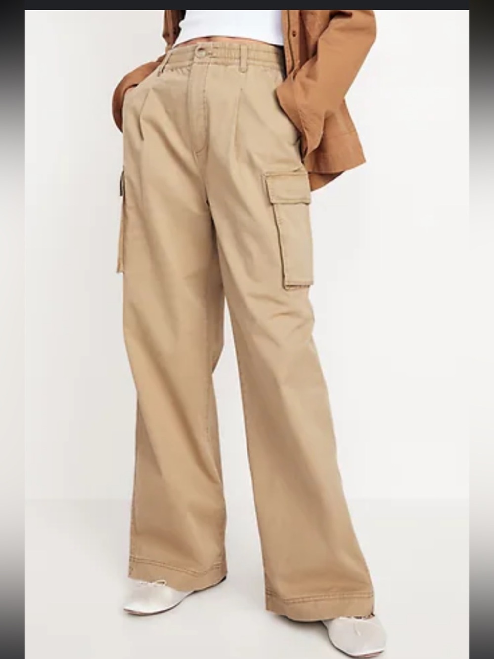 Old Navy Women's Wide-Leg Cargo Pants in Khaki